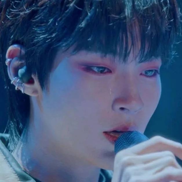 chat with ai character: 💐han seojun 💖