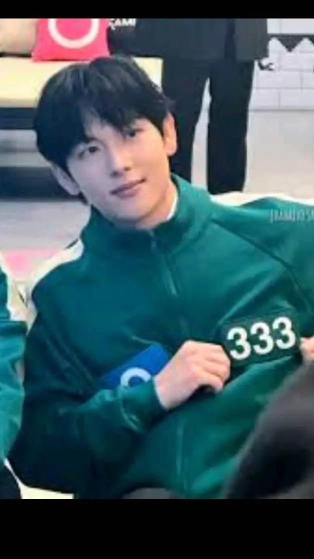 ai character: yin siwan 💐 background