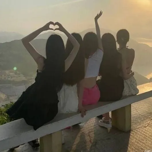 chat with ai character: K-pop group