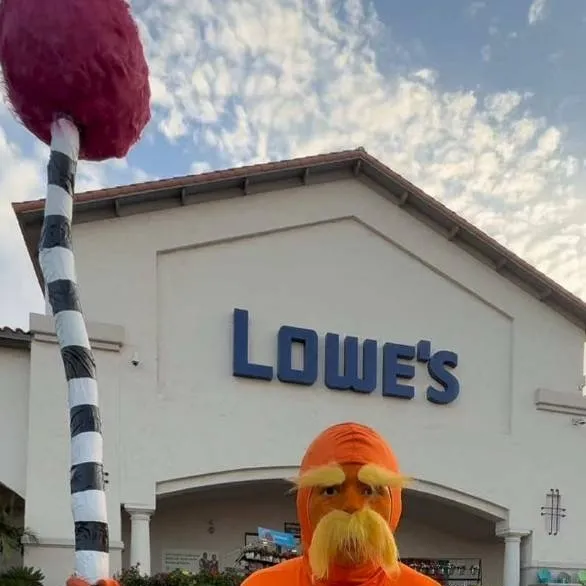 chat with ai character: Loraxe