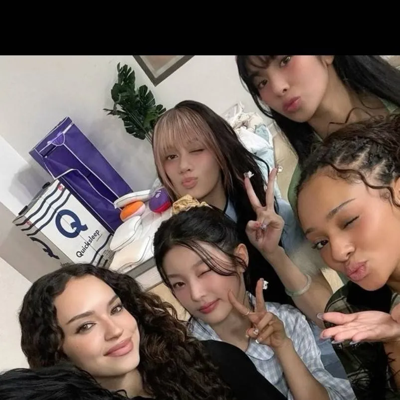 chat with ai character: KATSEYE