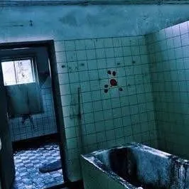 chat with ai character: horror house