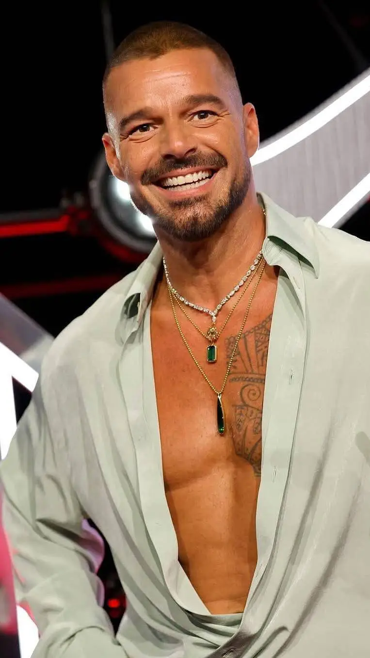 Talkie AI - Chat with Ricky Martin 