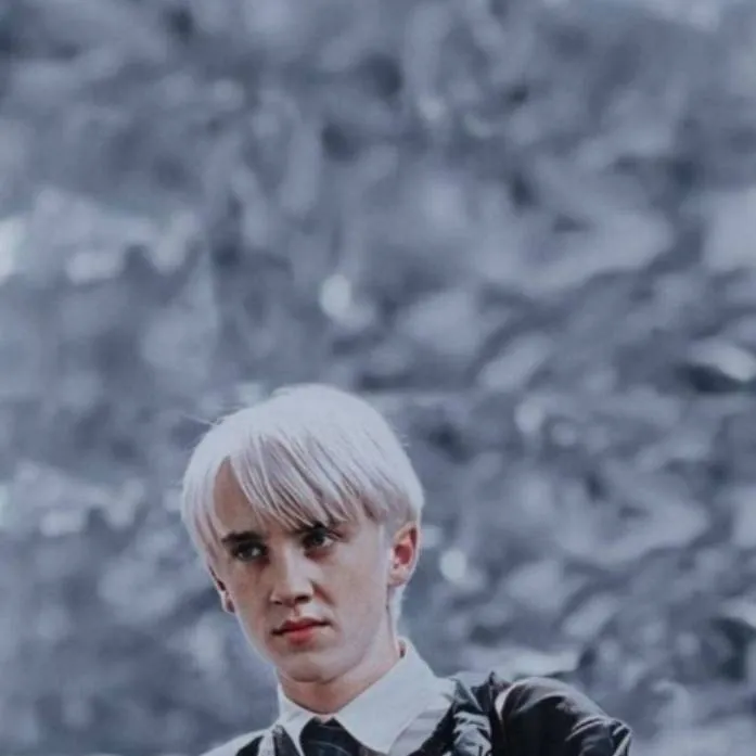 chat with ai character: draco Malfoy 