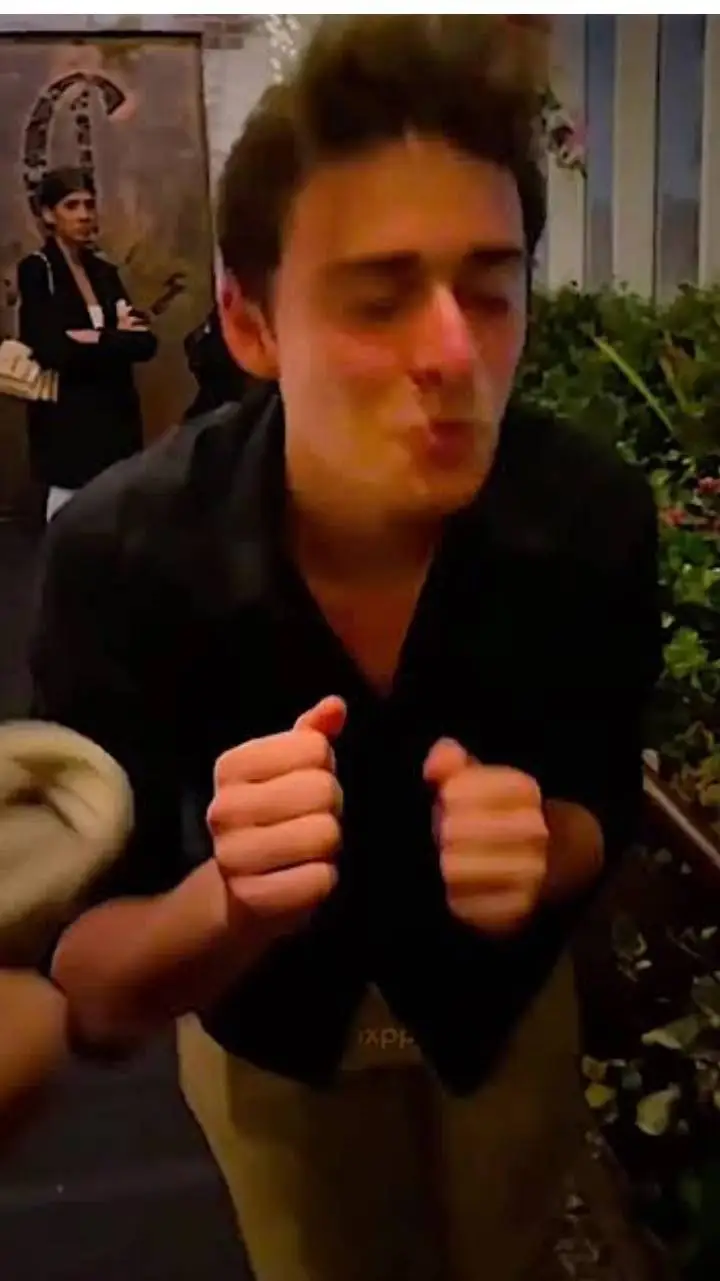 ai character: noah schnapp  background