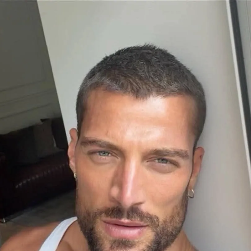 chat with ai character: Simone Susinna