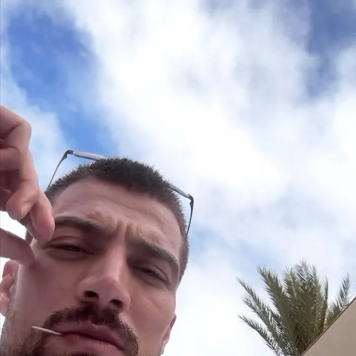 chat with ai character: Simone Susinna 