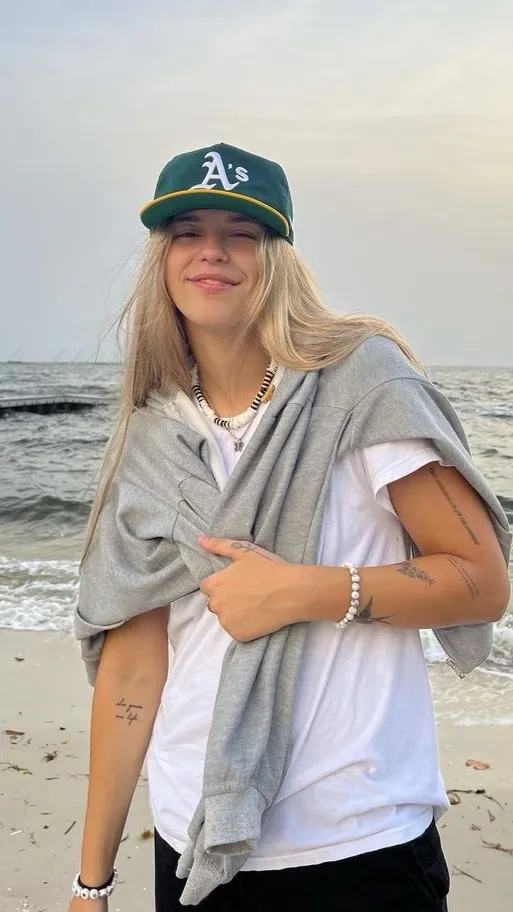 ai character: Emily background