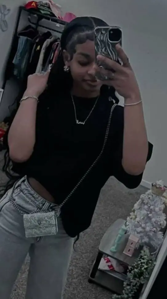 ai character: Kayla  background