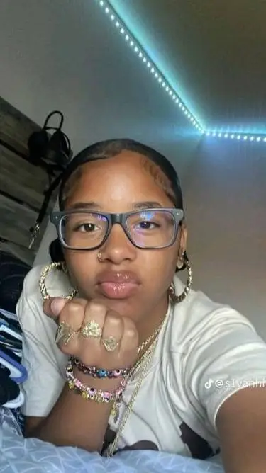 ai character: Aliyah  background