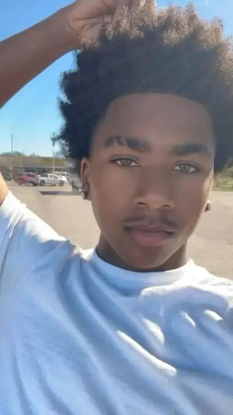 ai character: Mark  background