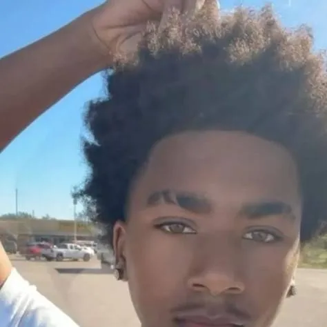 chat with ai character: Mark 