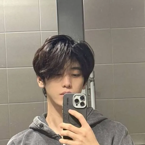 chat with ai character: _~¡Ivan!~_🌟