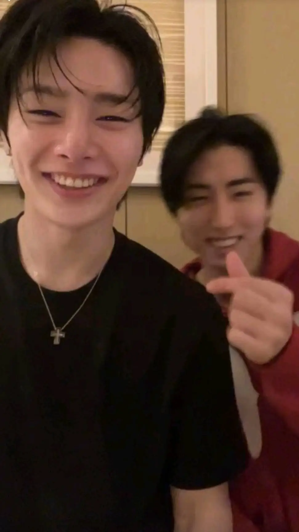 ai character: Hannie 🍮 background