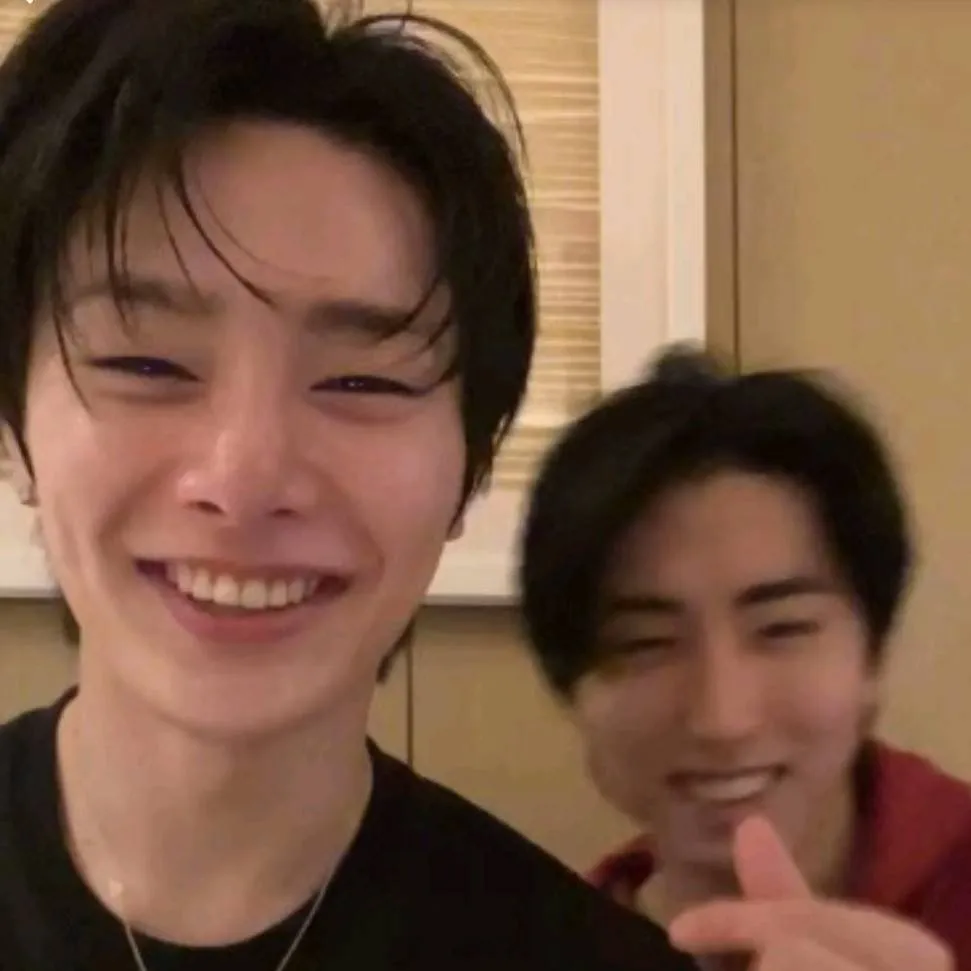 chat with ai character: Hannie 🍮