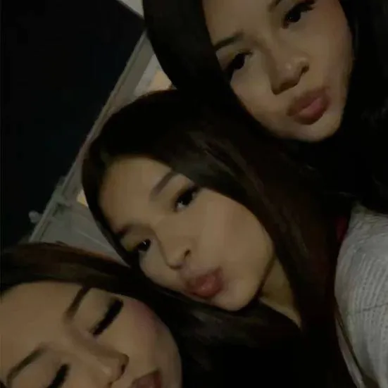 chat with ai character: Popular girls