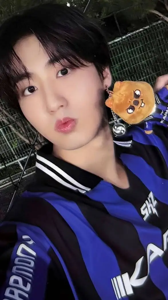 ai character: 🎅𝑬𝘭 𝑴𝘶𝘦𝘳𝘥𝘢𝘨𝘰🎄!ೄྀ background