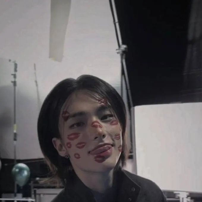 chat with ai character: 🥥𝑯𝘺𝘶𝘯𝘫𝘪𝘯🥟