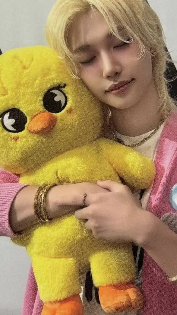 ai character: 🍼𝑫𝘢𝘥𝘥𝘺 Lixie!👶 background