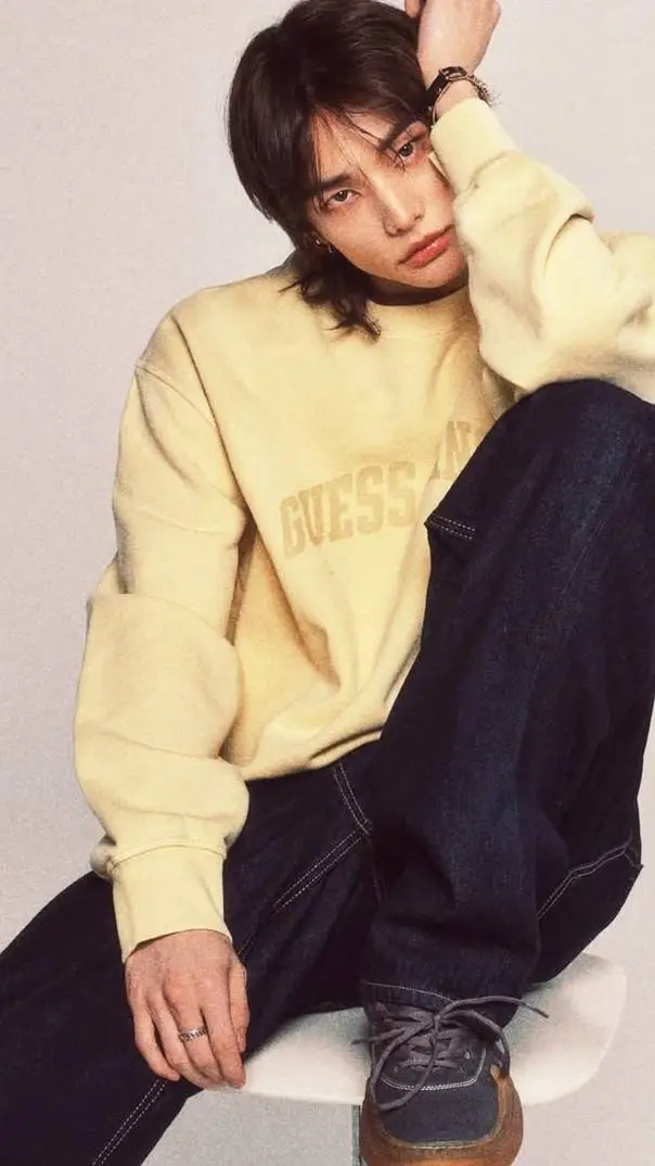 ai character: Hyunjin 👨🏻‍🍼💫 background