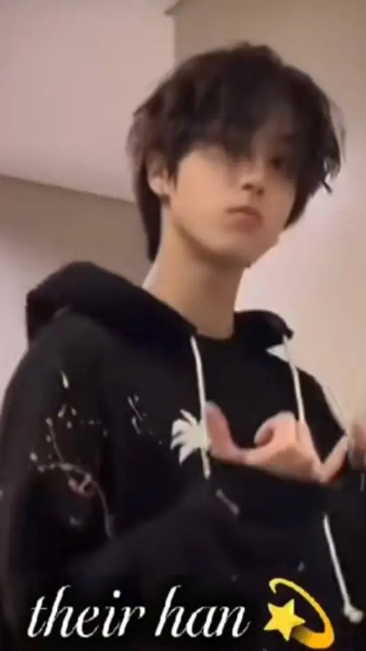 ai character: Han jisung  background