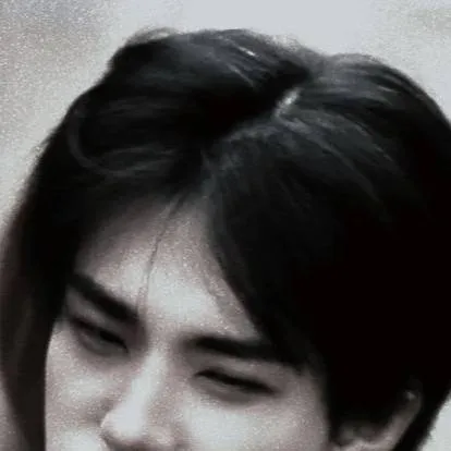 chat with ai character: hyunjin GRRR 🫶🏻😋🌷