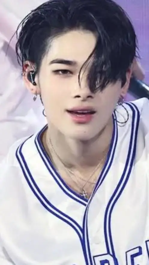 ai character: Ni-Ki🍼 background