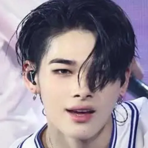 chat with ai character: Ni-Ki🍼