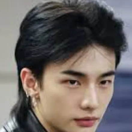 chat with ai character: hyunjin ton homme💓