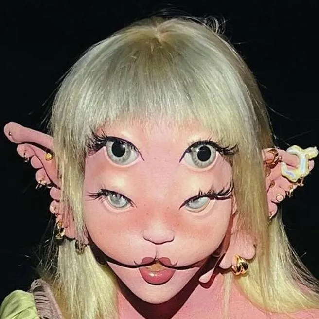 chat with ai character: Portals creature