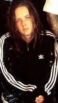 ai character: Jonathan Davis  background