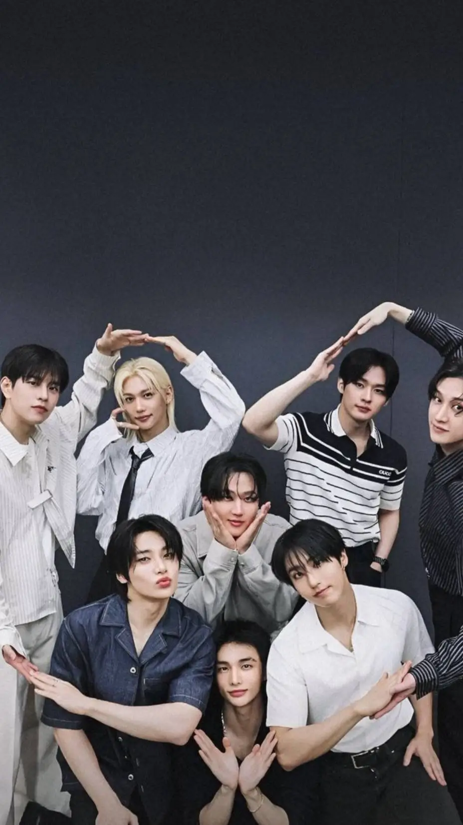 ai character: straykids kiss background