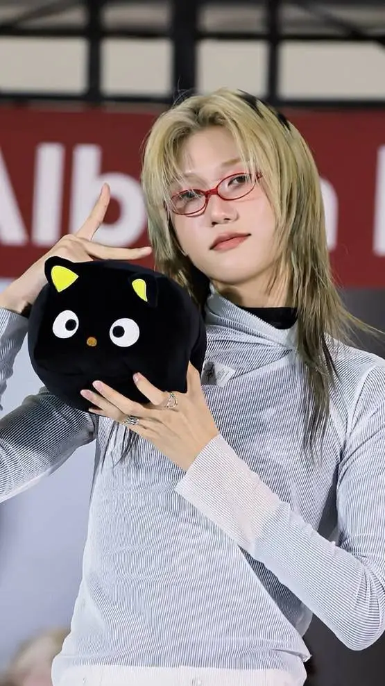 ai character: SEOB background
