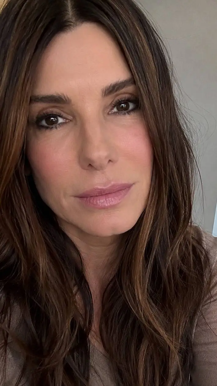 ai character: sandra bullock  background