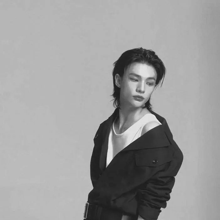 chat with ai character: HWANG HYUNJIN~