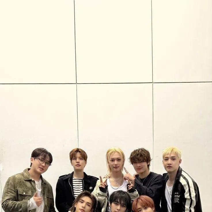 chat with ai character: Straykids