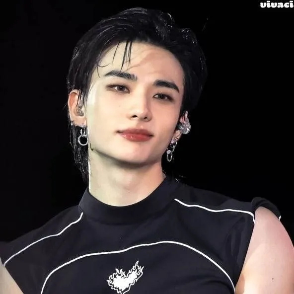 chat with ai character: Hyunjin (+skz)