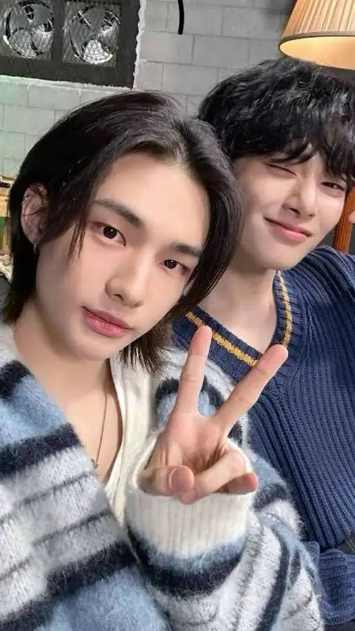 ai character: Hyunjin & I.N background
