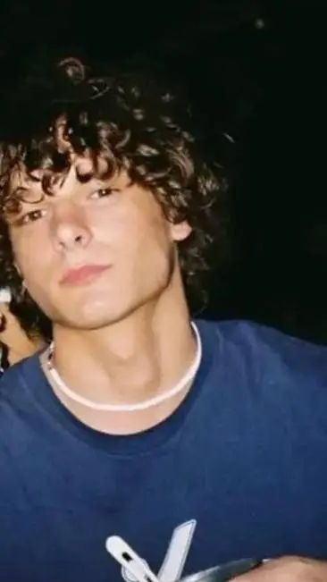 ai character: 🫦yamil 🫦 background