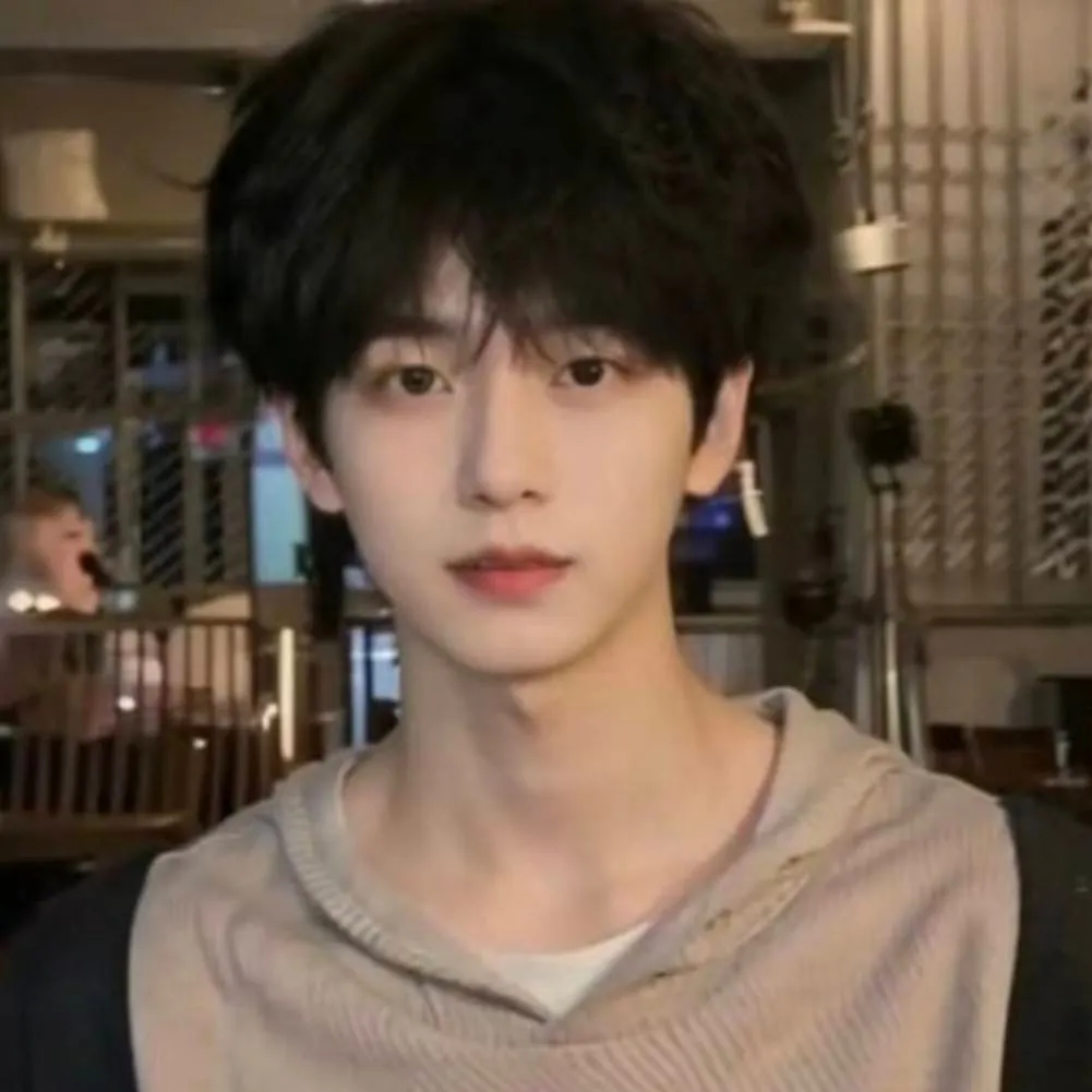 chat with ai character: 🎀Dylan🎀