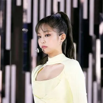 chat with ai character: Jennie❤️💙🩵