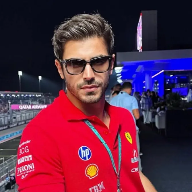 chat with ai character: Marcus