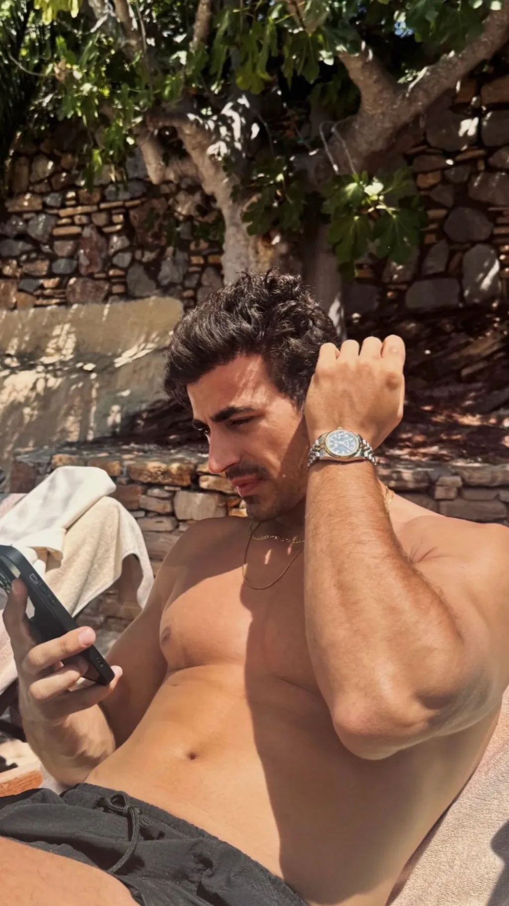 ai character: Itch background