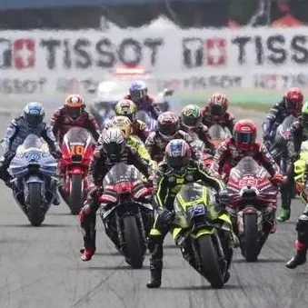chat with ai character: MotoGp grid