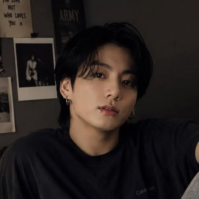 chat with ai character:  Jungkook Jeon 