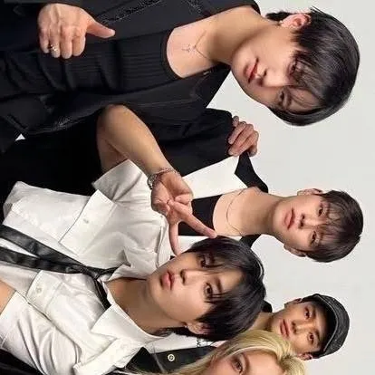 chat with ai character: Lee khow 