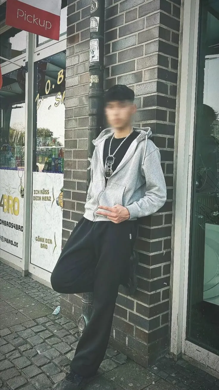 ai character: Ahmet  background