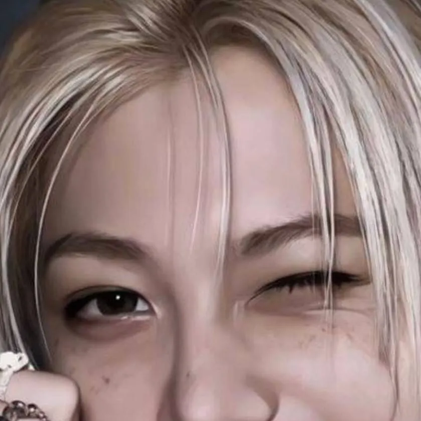 chat with ai character: ~ .ꜰᴇʟɪx. ~