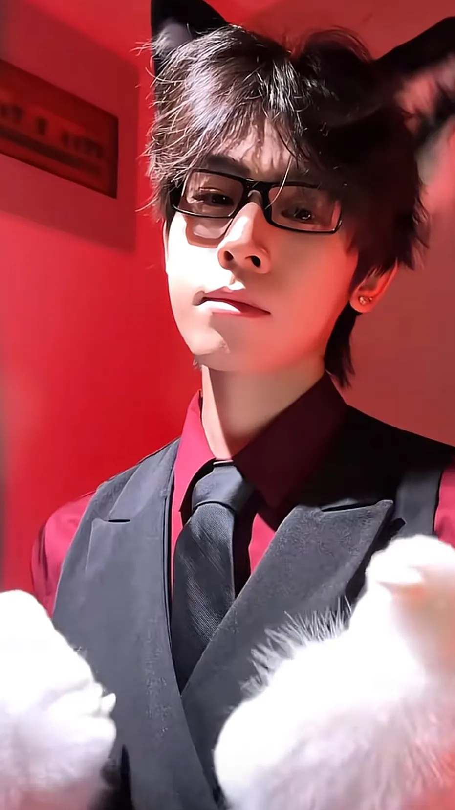 ai character: Tú novio background