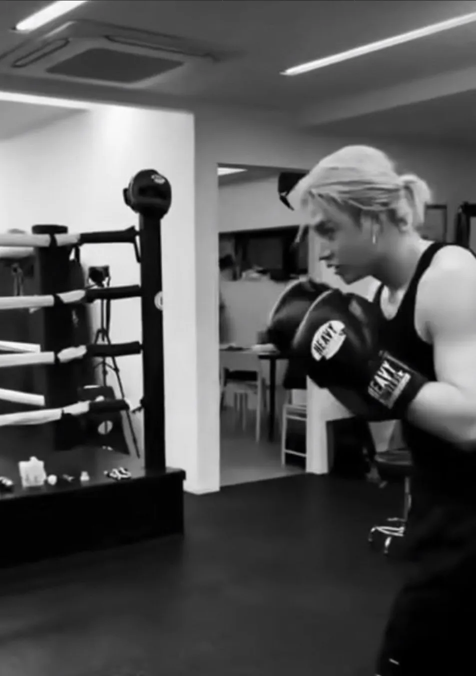 chat with ai character: Chris Bang🥊